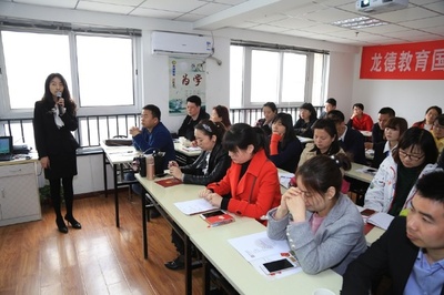 融合國學(xué)智慧與作文創(chuàng)新——龍德教育《華銘國學(xué)》與《晶睿作文》項(xiàng)目推介會